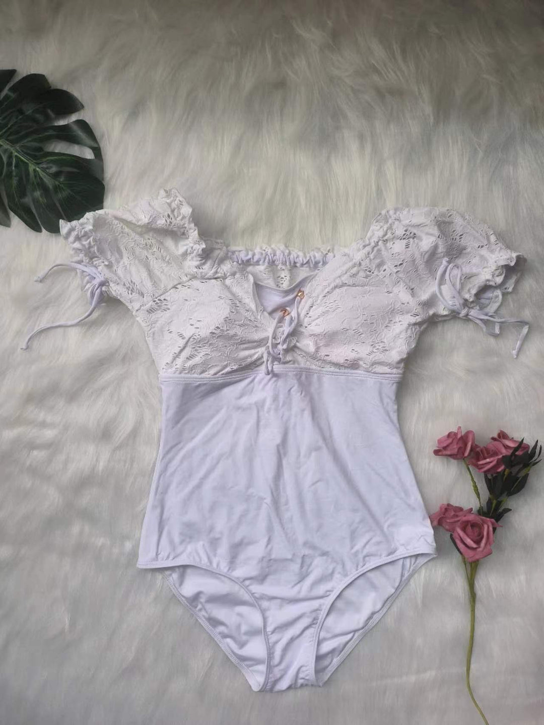 Damen Einteiler-Badeanzug mit romantischen Spitzen-Details Drune