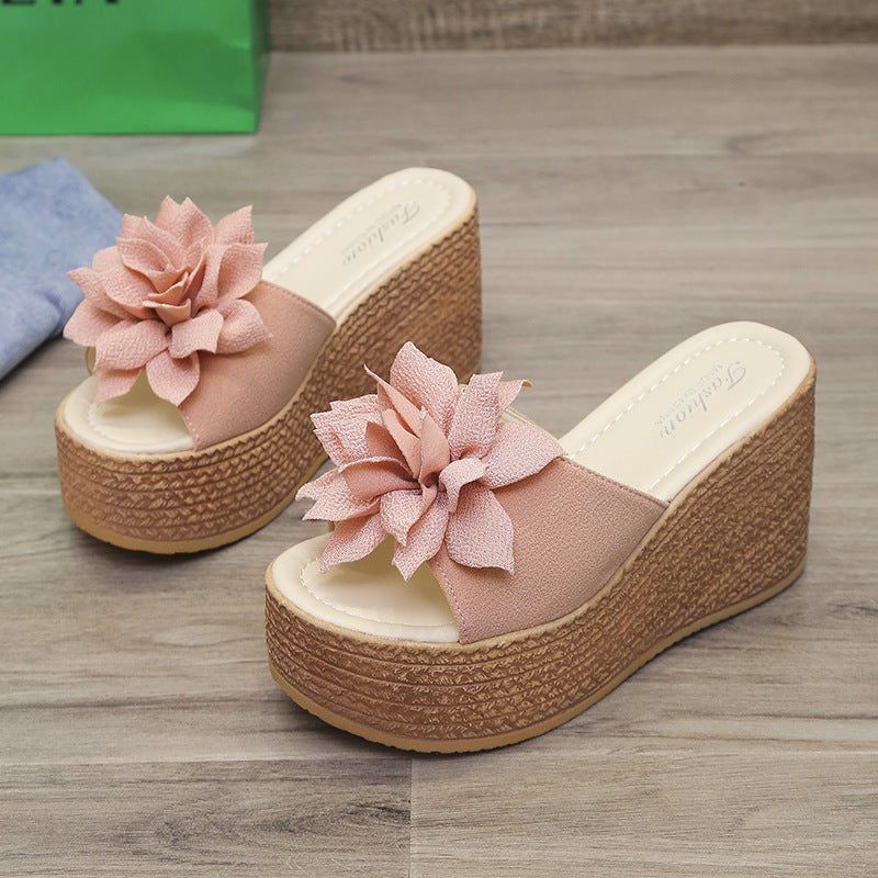 Damen Wedge-Sandalen mit floralen Applikationen und bequemem Fußbett Drune