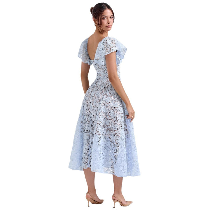 Damen Spitzen-Maxikleid mit voluminösen Rüschensäumen und dezentem herzförmigem Ausschnitt Drune