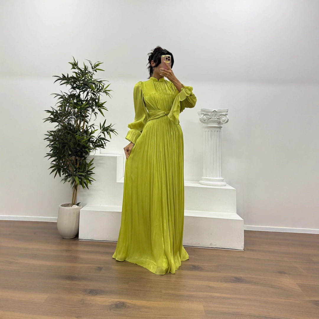 Damen Maxikleid mit figurschmeichelndem Schnitt und eleganter Raffung Drune