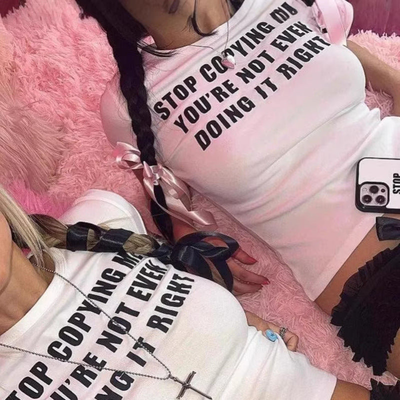Damen Crop-T-Shirt mit motivierendem Schriftzug und figurbetontem Schnitt Drune