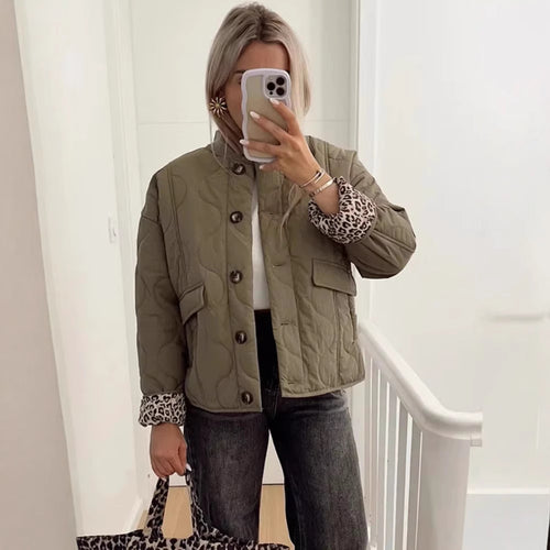 Femme Steppjacke mit Knopfverschluss und Taschen Drune