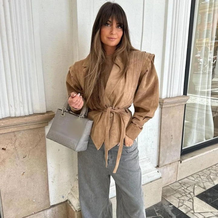 Damen Kunstleder-Bikerjacke mit strukturiertem Design und taillierbarem Gürtel Drune