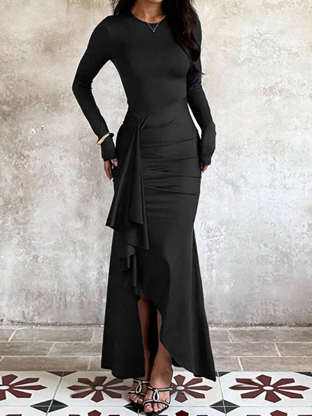 Damen nan eng anliegendes Abendkleid mit langen Ärmeln, geraffter Taille und asymmetrischem Volant Drune