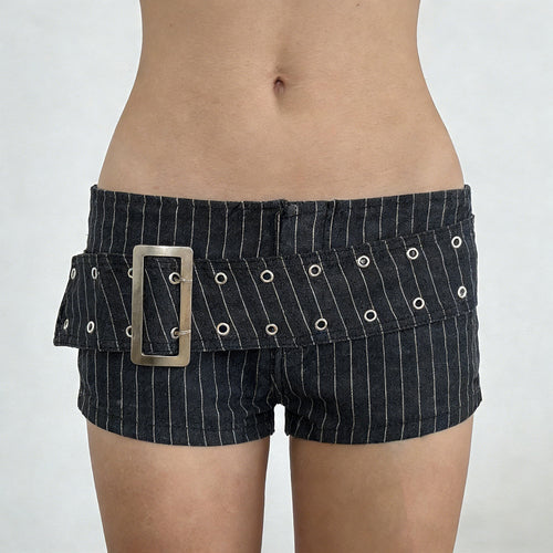Damen Shorts im urbanen Nadelstreifen-Look mit breitem Taillengürtel und Ösen Drune