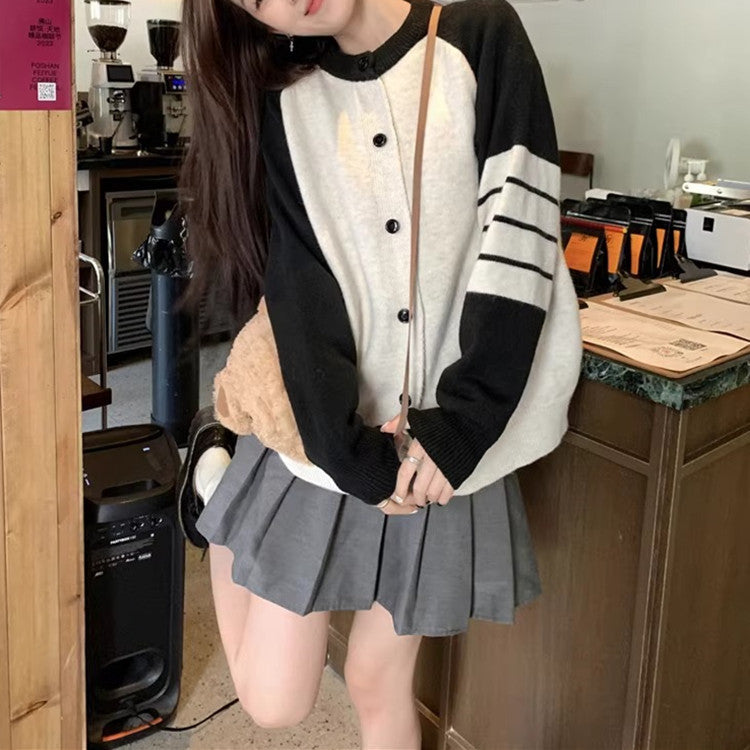 Damen komfortable Strickjacke mit kontrastierenden Ärmeln und Knopfverschluss Drune
