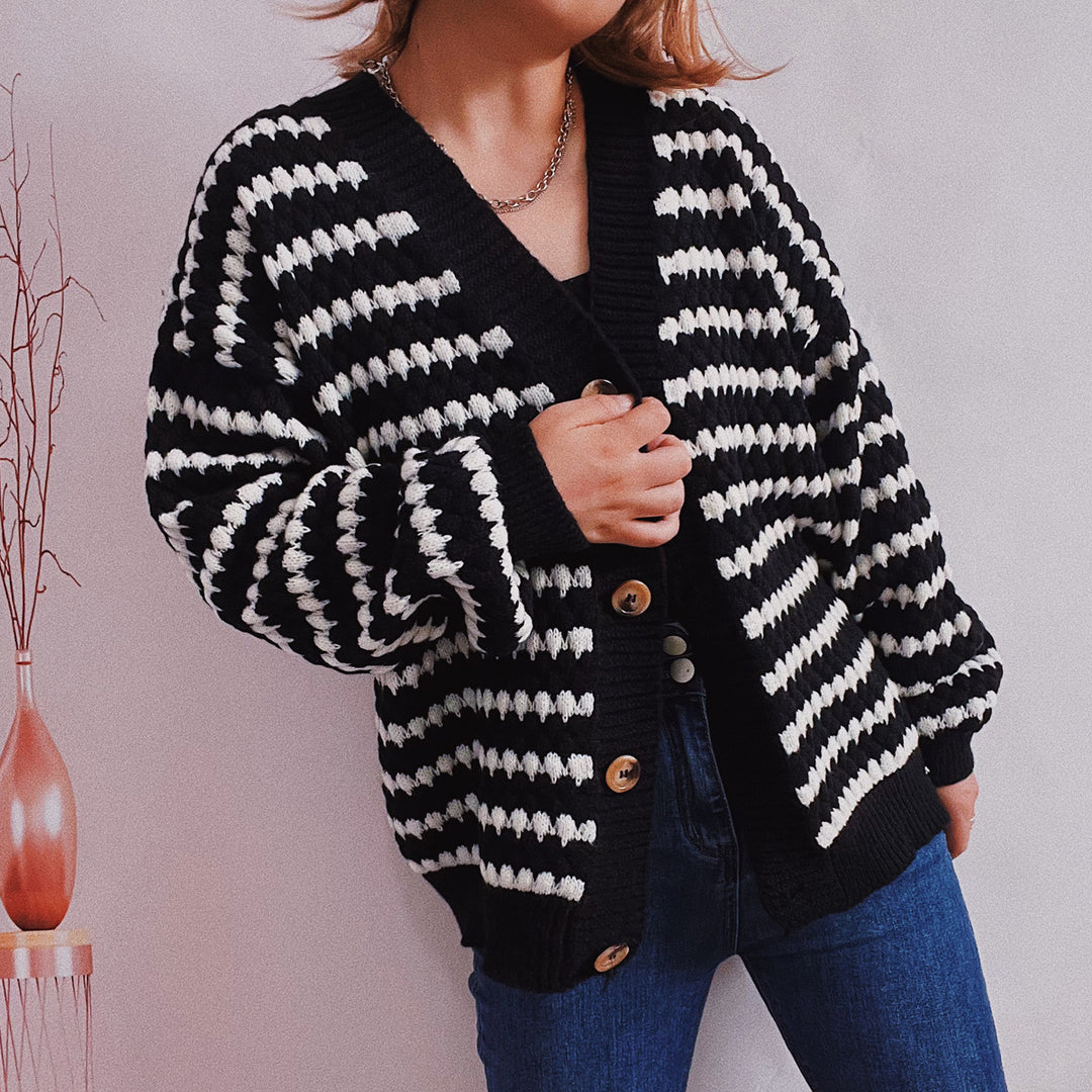 Damen Oversize Strickjacke im modischen Streifenlook mit Holzknopfdetails Drune