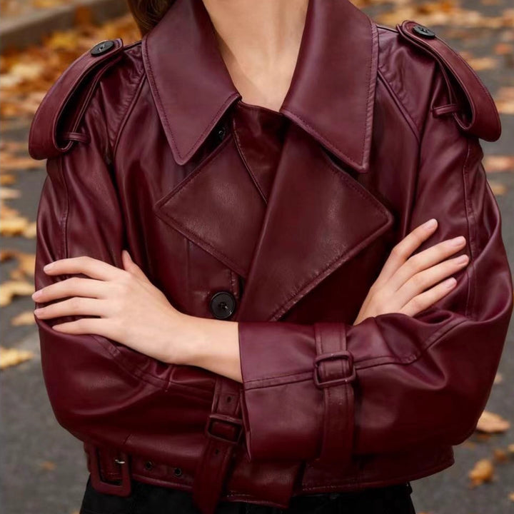 Damen nan cropped Kunstleder-Trench mit Schulterklappen, taillierendem Gürtel und verstellbaren Manschetten Drune
