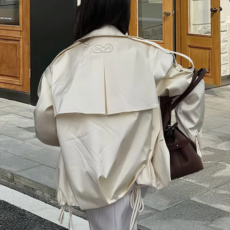 Damen modische Kurzjacke mit elegantem Schnitt und hochglänzendem Finish Drune