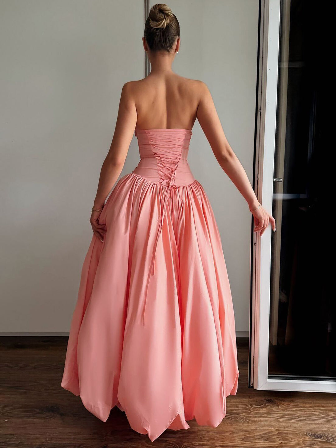 Damen Elegantes Hochzeitskleid mit strapless Design und voluminösem Rock Drune
