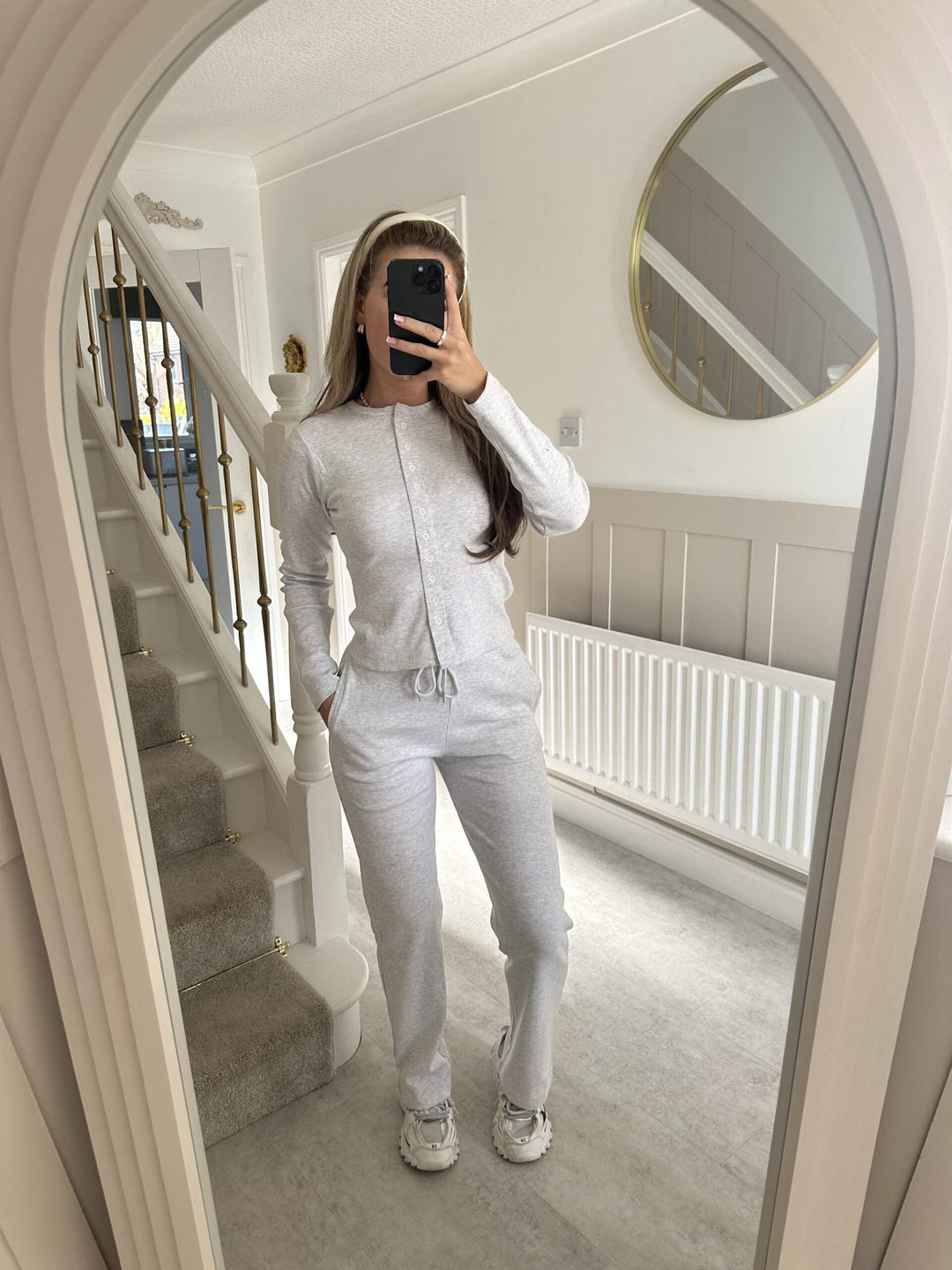Damen gemütlicher Strickanzug mit Knopfdetails und elegantem Design Drune