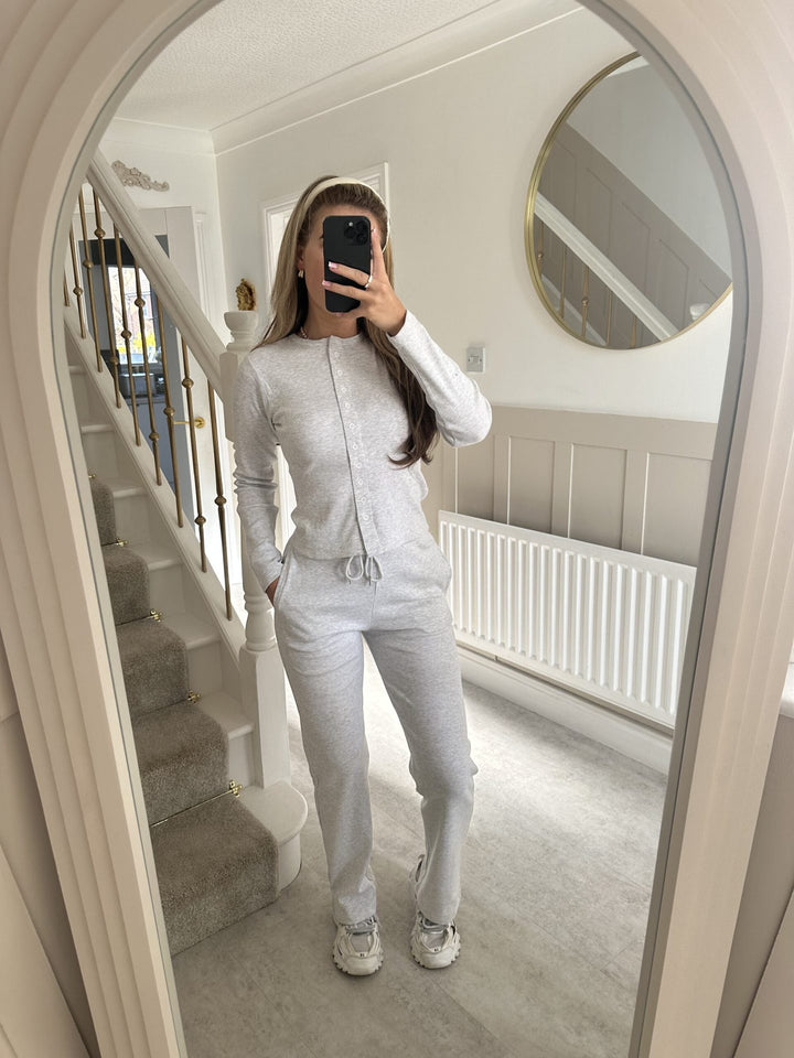 Damen gemütlicher Strickanzug mit Knopfdetails und elegantem Design Drune