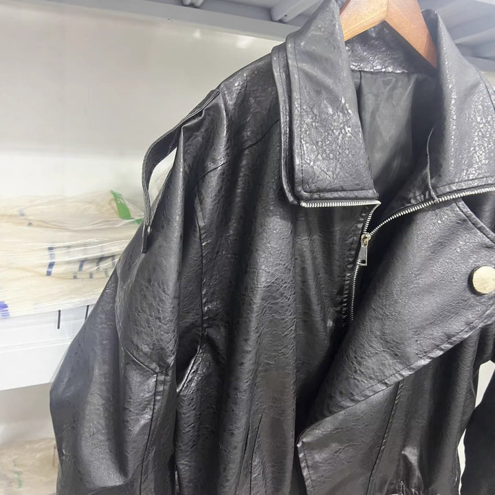 Damen modische Kunstlederjacke mit asymmetrischem Schnitt und dekorativem Gürtel Drune