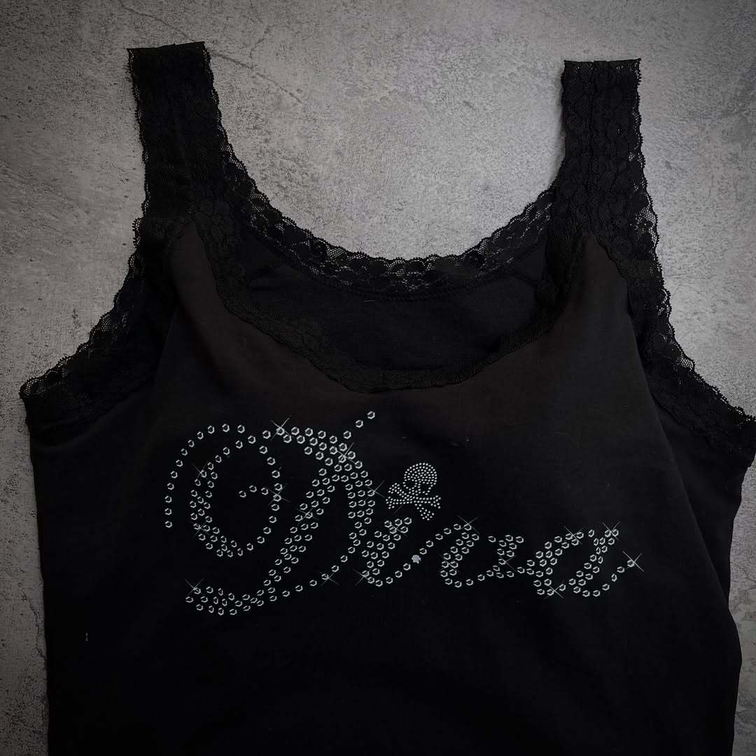 Damen Designer-Top mit Spitzenakzenten und glitzerndem Druck Drune