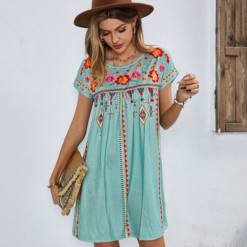 Damen kurzärmeliges Sommerkleid mit buntem Stickdesign und weiter A-Linie Drune