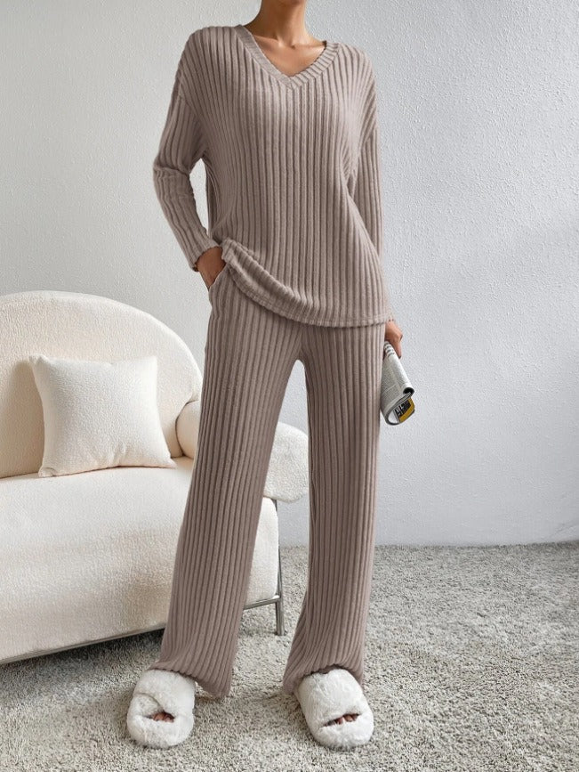 Damen bequemer Strickanzug aus hochwertigem Baumwollmix mit modernem Rippenmuster Drune