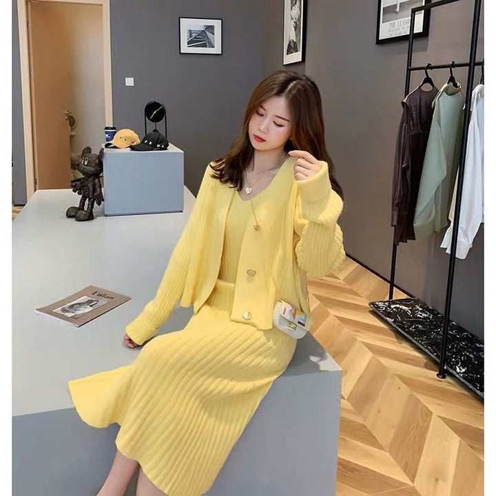 Damen Strickensemble mit elegantem V-Ausschnitt und dekorativem Cardigan Drune