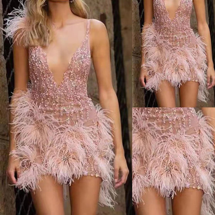 Damen Party-Kleid mit funkelndem Paillettenbesatz und fedrigen Akzenten Drune