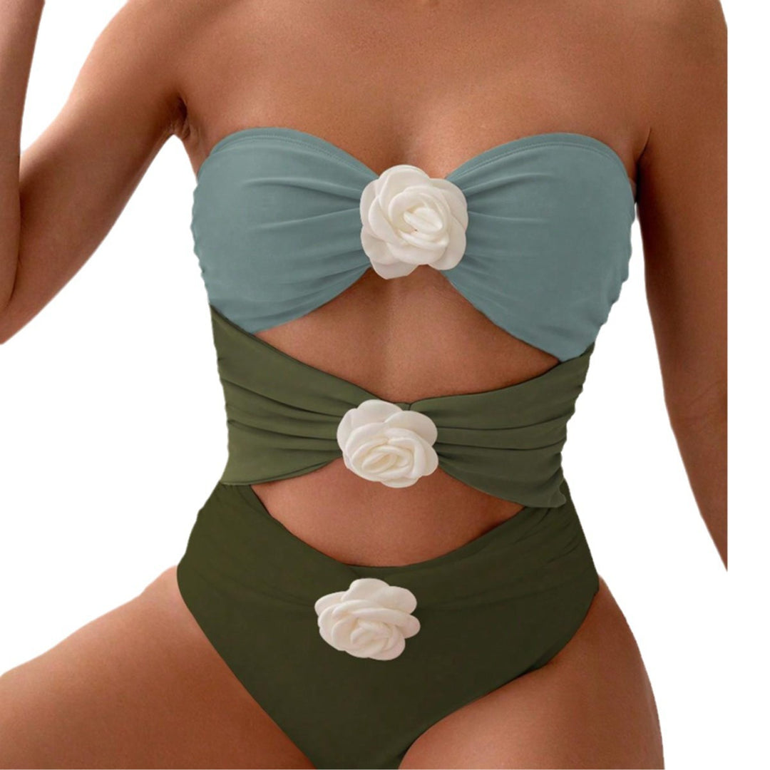 Damen Bandeau-Badeanzug mit eleganten Rüschen und floralen Akzenten Drune