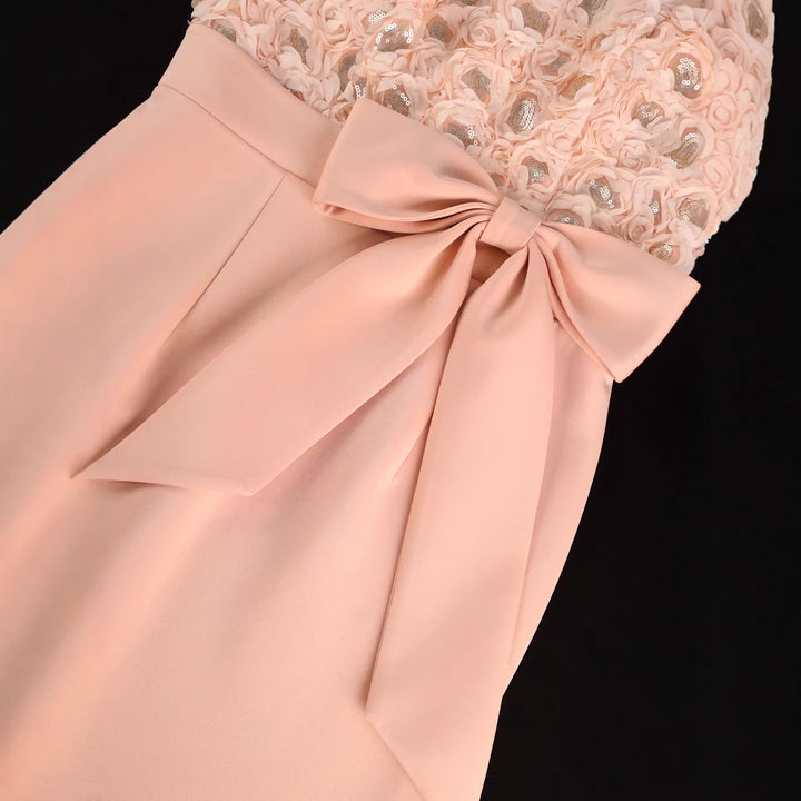 Damen figurbetontes Cocktailkleid mit floralen Applikationen und Schleifenakzent Drune