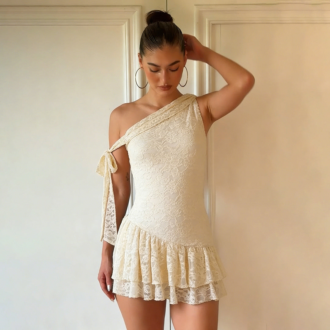 Damen Kleid mit asymmetrischem Spitzenbesatz und voluminösem Rüschensaum Drune
