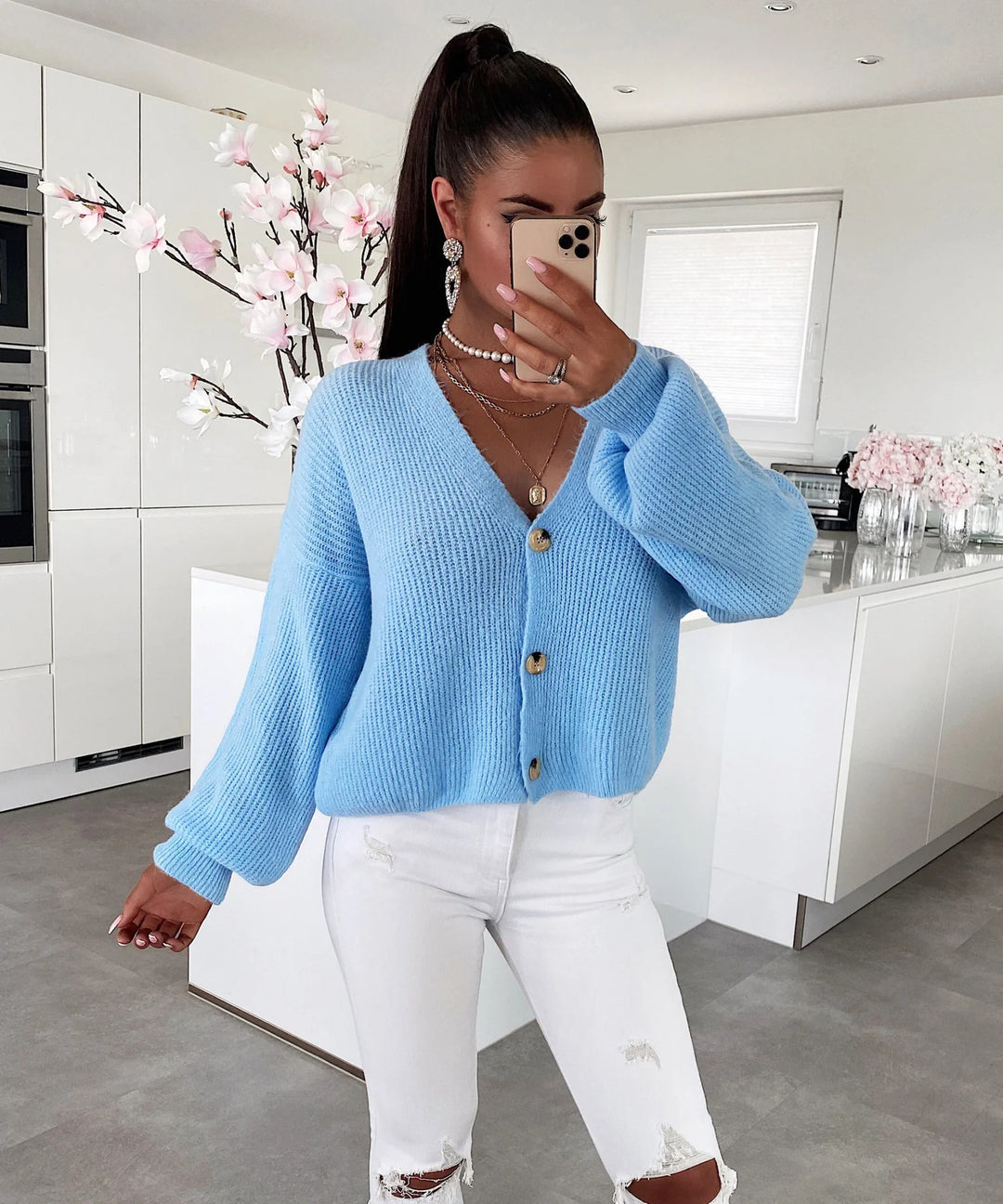 Damen Strickjacke mit voluminösen Ärmeln und hochwertigen Holzknöpfen Drune