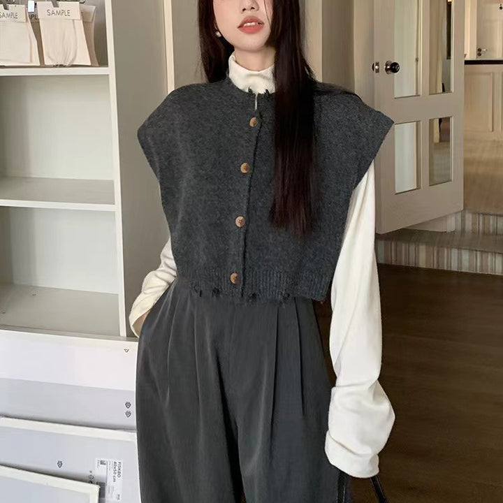 Damen cropped Strickjacke mit geschlitztem Saum und Holzknopfdetails Drune
