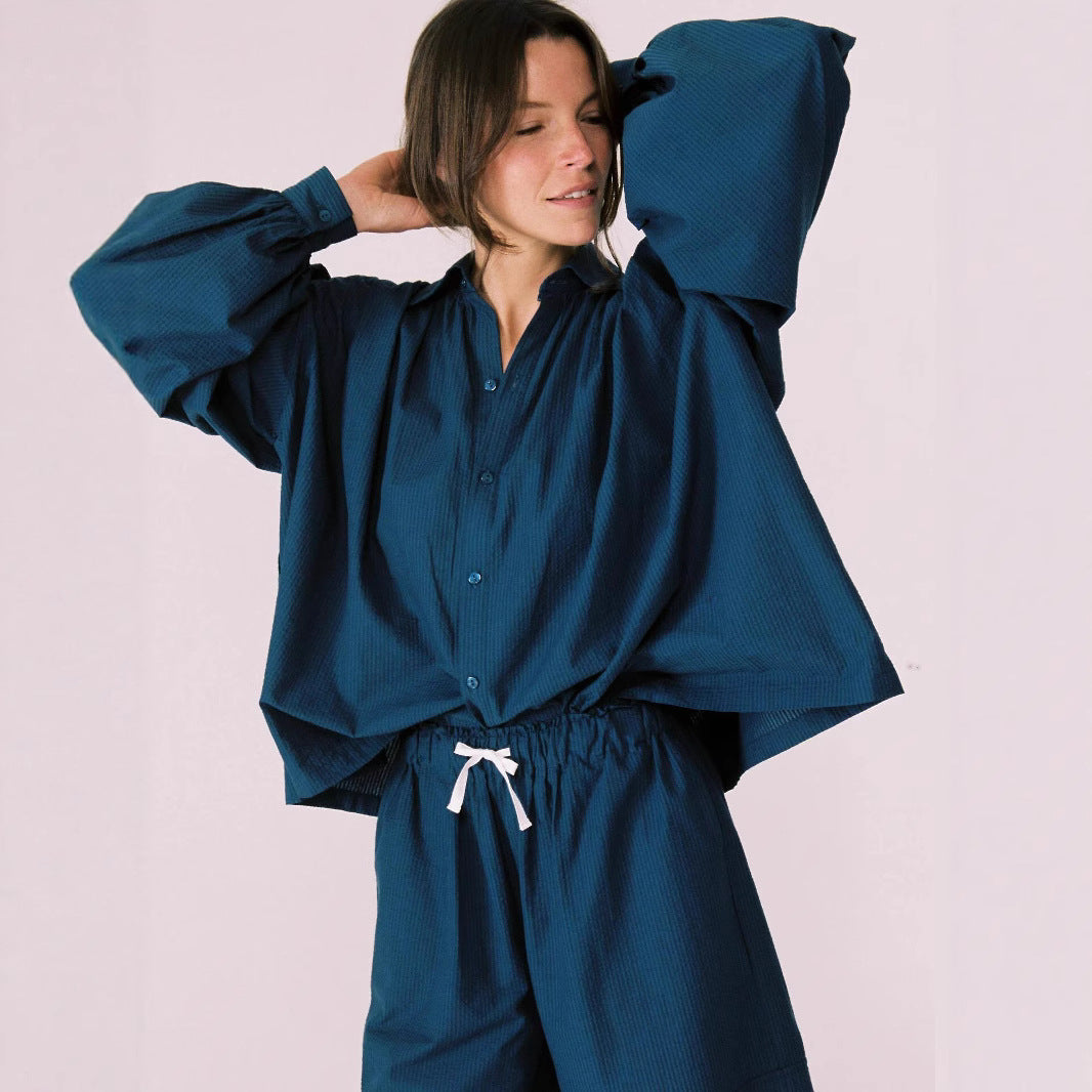 Damen lässiges Kombi-Outfit mit lockerer Bluse und Shorts Drune