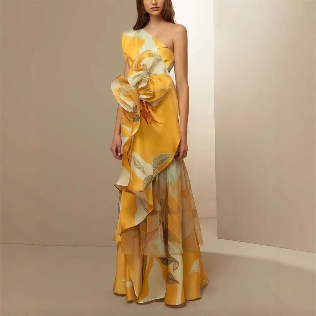 Damen elegantes asymmetrisches Abendkleid mit fließendem Rock und auffälligen Rüschendetails Drune