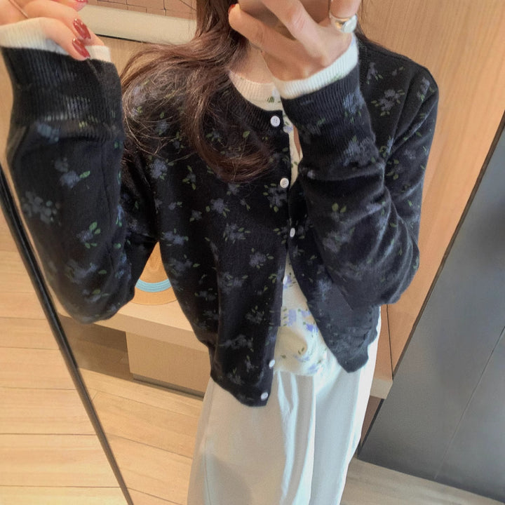 Damen Leichtgewichtige Strickjacke mit floralen Akzenten und Knopfleiste Drune