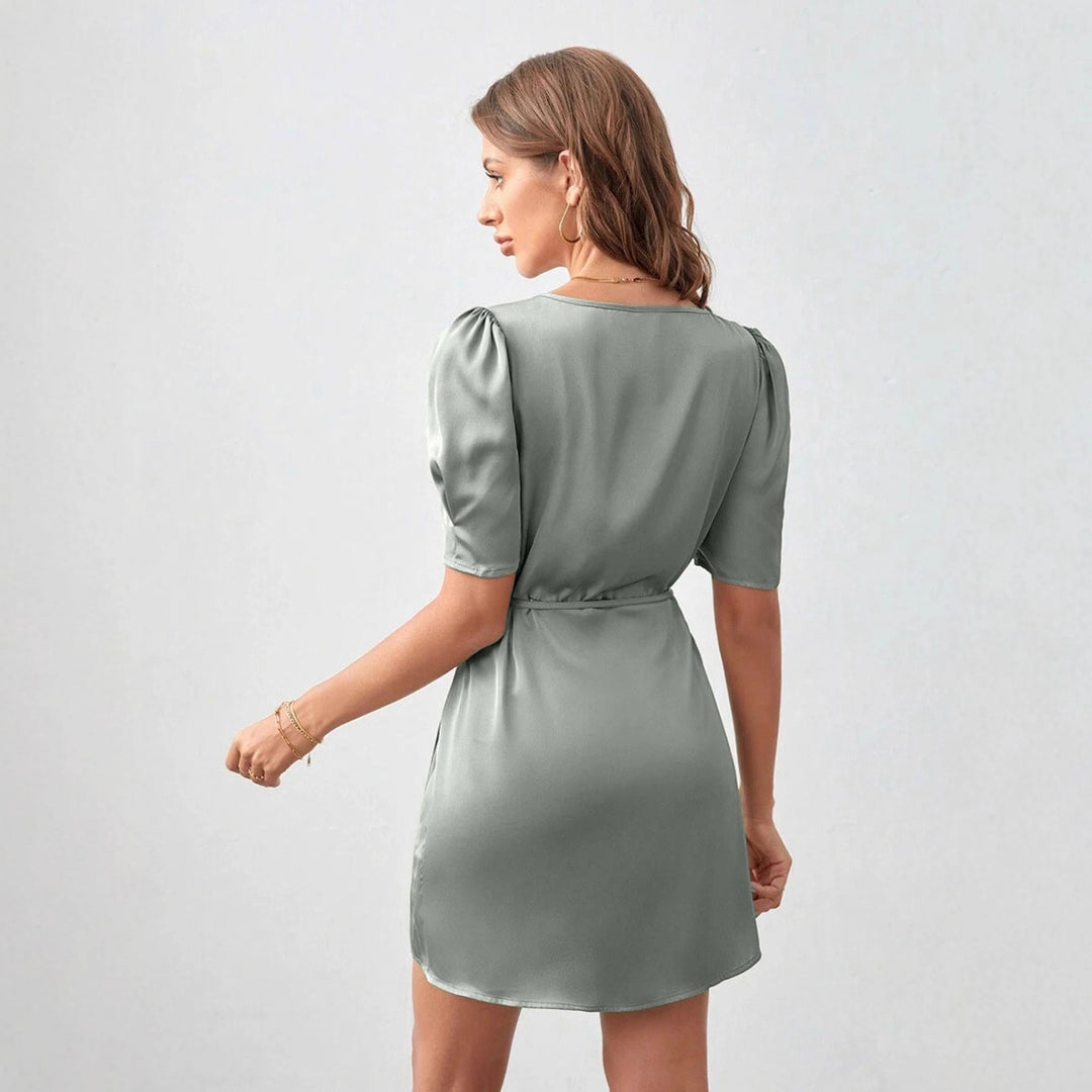 Damen Wickelkleid mit eleganten Puffärmeln und angeschnittenem Saum Drune