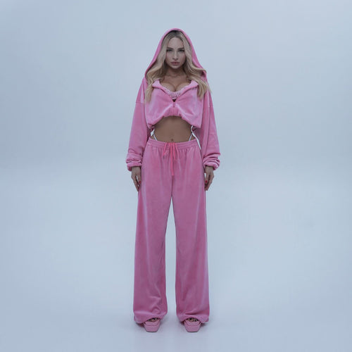 Damen sportliches Freizeit-Outfit mit cropped Hoodie und weit geschnittenen Hosen Drune