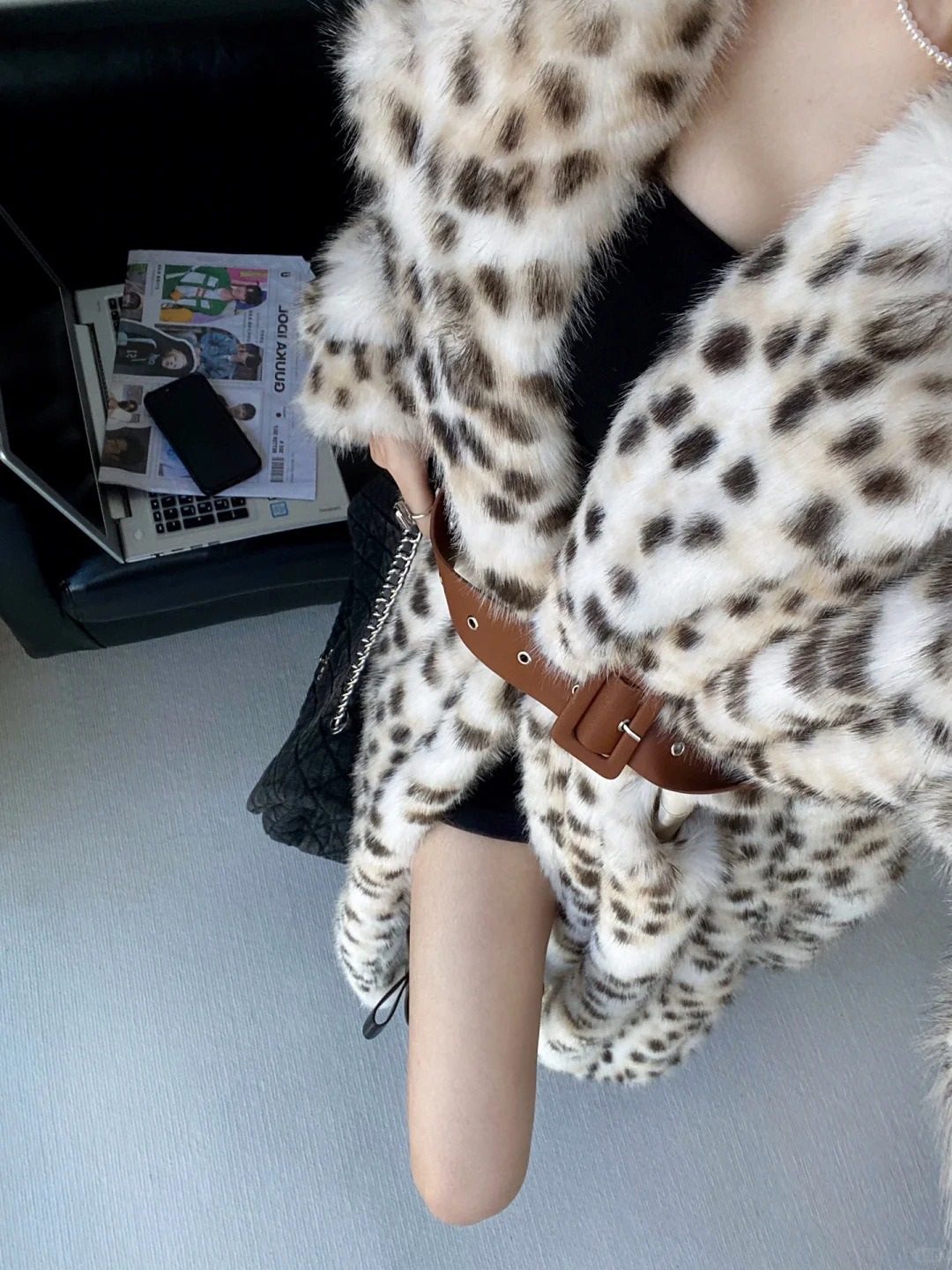 Drune | Leopard Print Mantel - Kühnes Statement-Stück - Plüsch Kunstfell - Winter Glam