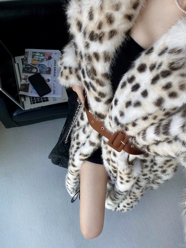 Drune | Leopard Print Mantel - Kühnes Statement-Stück - Plüsch Kunstfell - Winter Glam