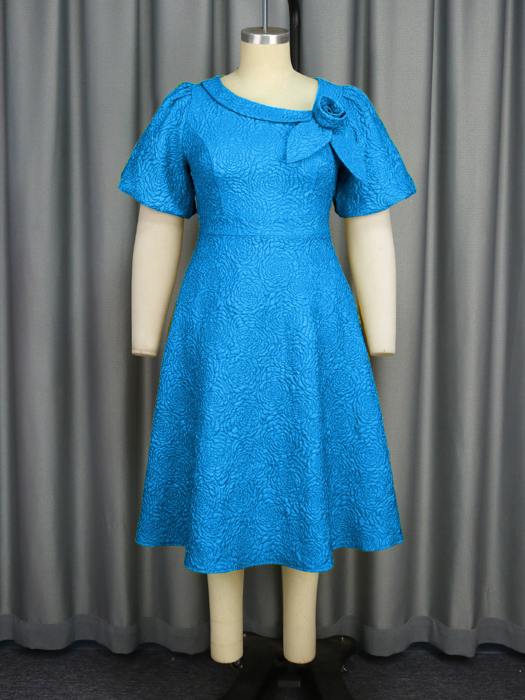 Damen Kleid mit elegantem Blumendruck und dekorativer Schleifenverzierung Drune