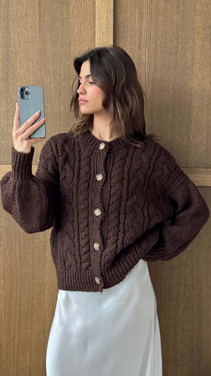 Damen Grobstrickjacke mit voluminösen Ärmeln und großen Knöpfen Drune