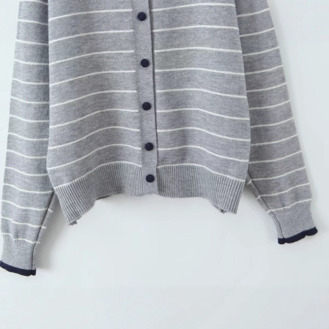 Damen gestreifte Strickjacke mit modernem Rundhalsausschnitt und Knopfdetails Drune