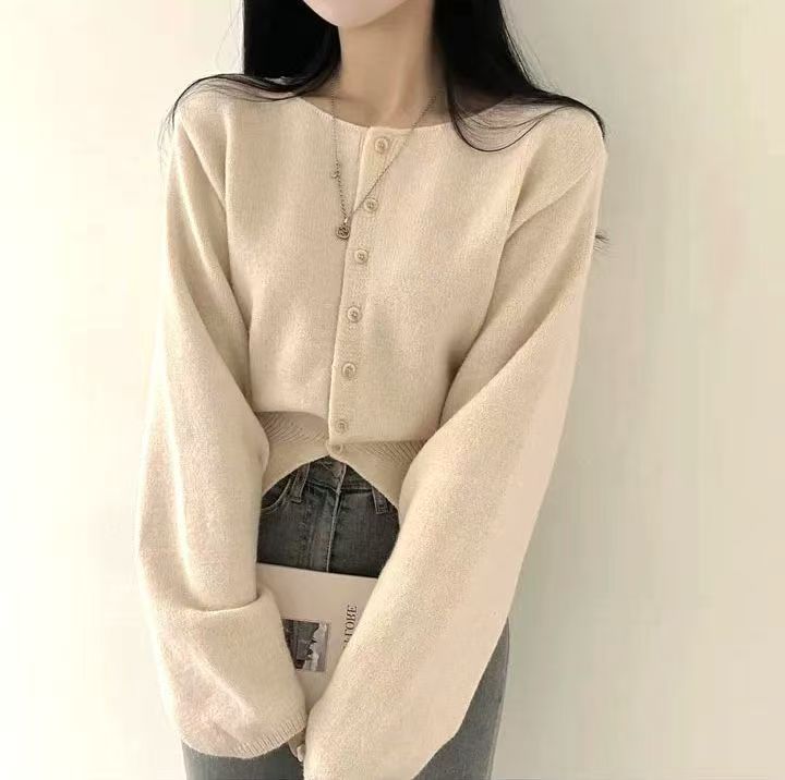 Damen Crop-Pullover mit Knopfdetail und oversized Ärmeln Drune