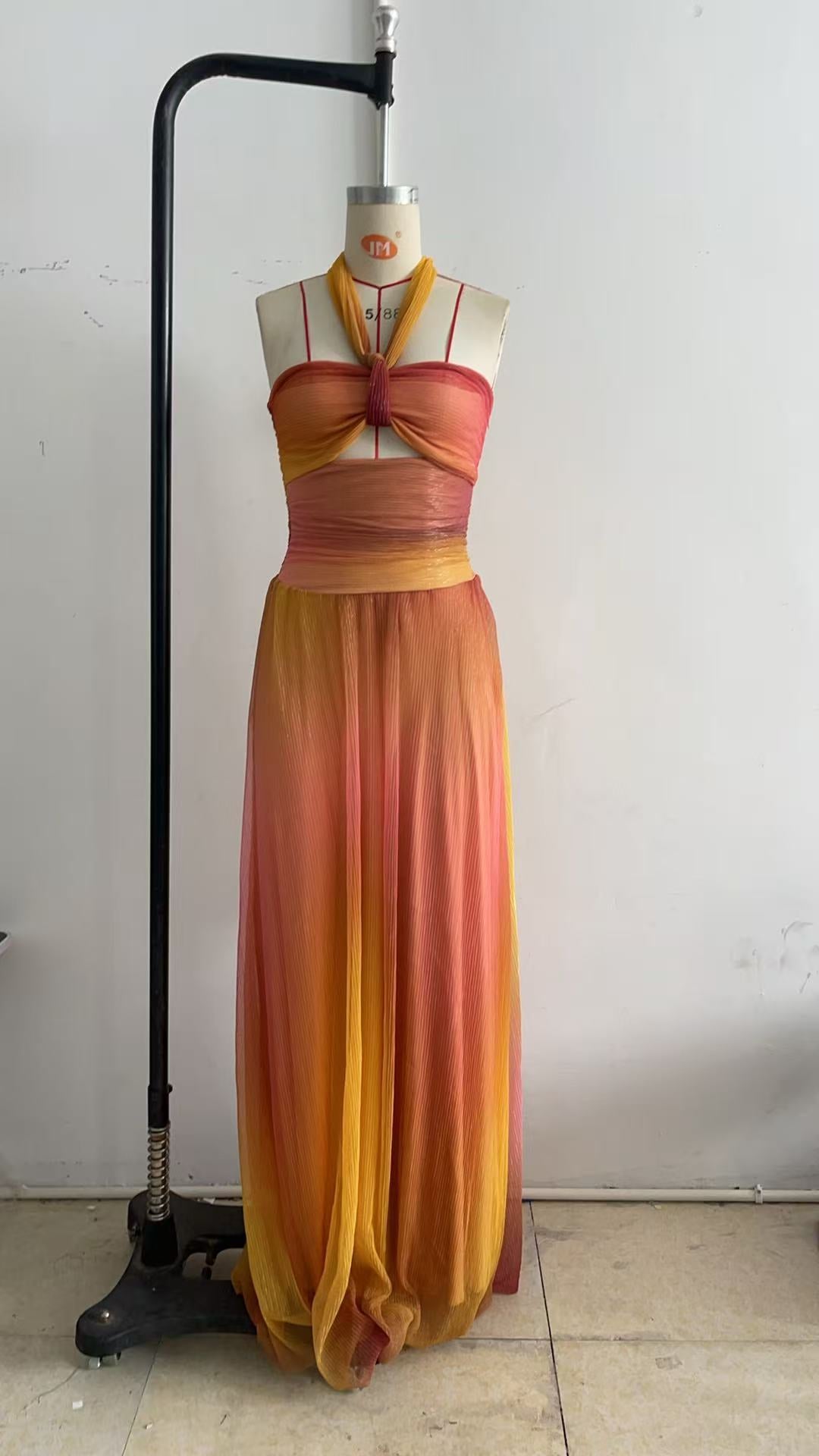 Damen schickes Maxikleid mit geflochtenem Oberteil und fließendem Rock Drune