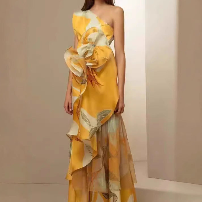 Damen Hochzeitskleid mit asymmetrischem Design und floralen Akzenten Drune