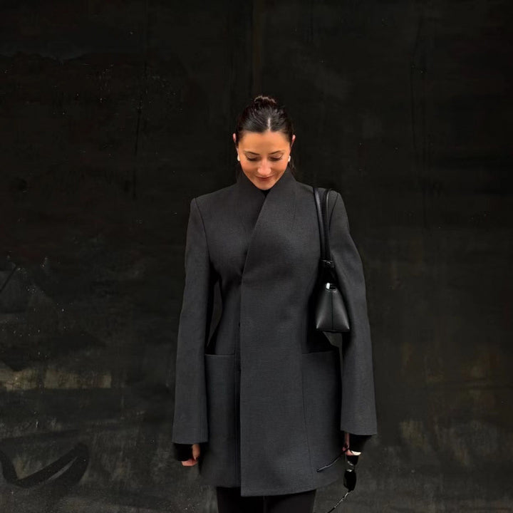 Damen nan taillierter Blazerkleid-Mantel mit Stehkragen, markanter Schulterform und aufgesetzten Taschen Drune
