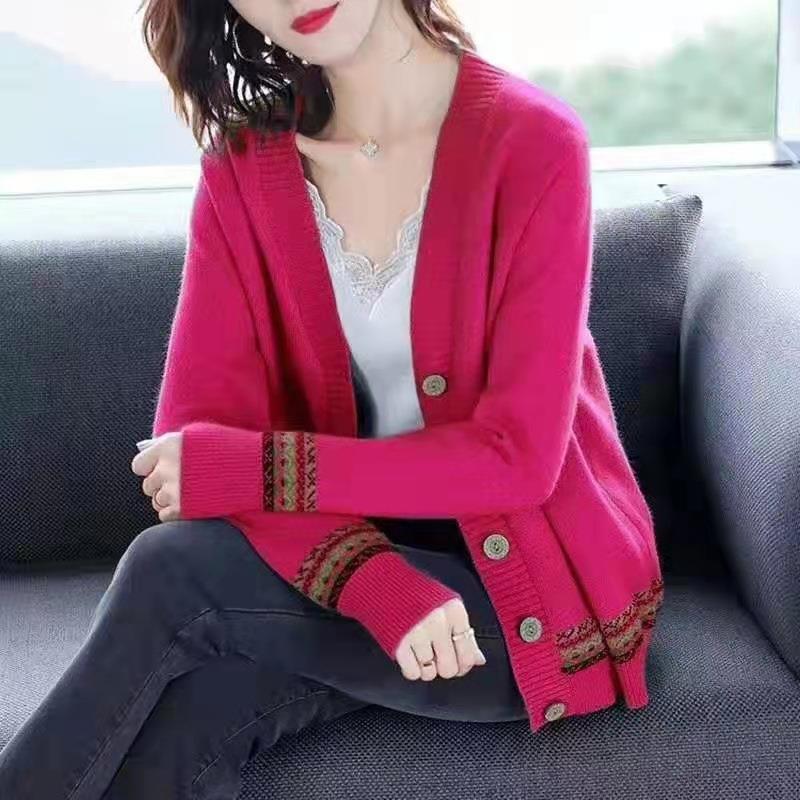 Damen Strickjacke mit kunstvollen Stickdetails und Knopfverschluss Drune