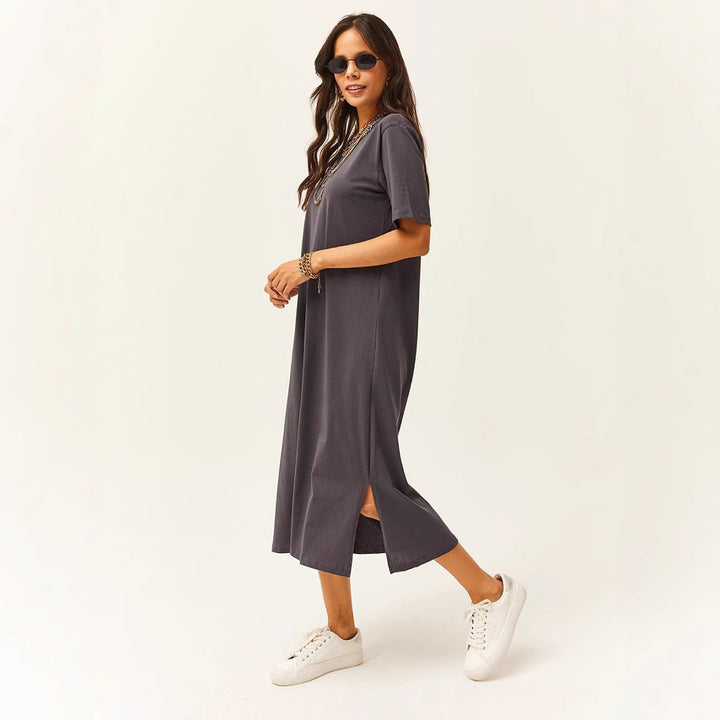 Damen schlichtes langärmliges Kleid mit seitlichen Schlitzen und komfortablem Schnitt Drune