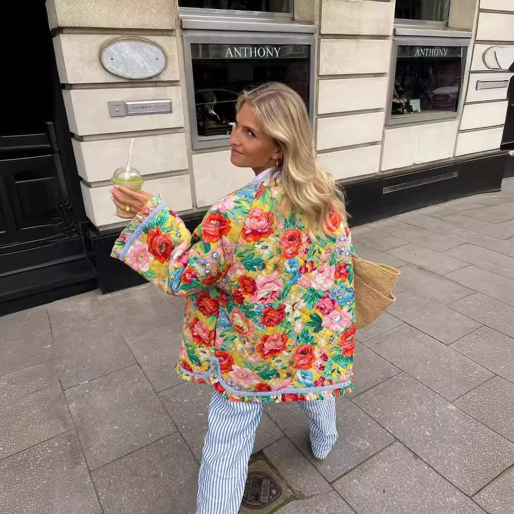 Damen Überwurfjacke mit buntem Blumenmuster und dekorativen Knöpfen Drune
