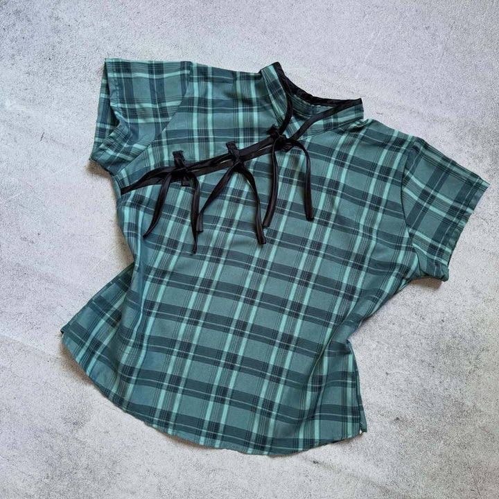 Damen Urbanes Karo-Top mit raffinierten Rüschendetails Drune