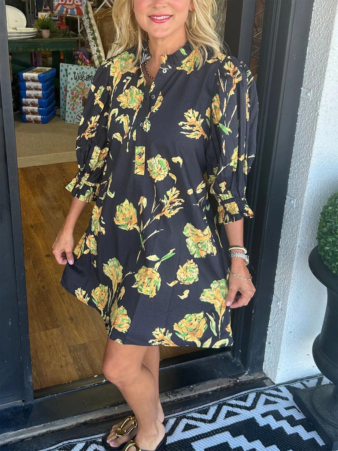 Damen Blusenkleid mit floralen Akzenten und Rüschendetails Drune