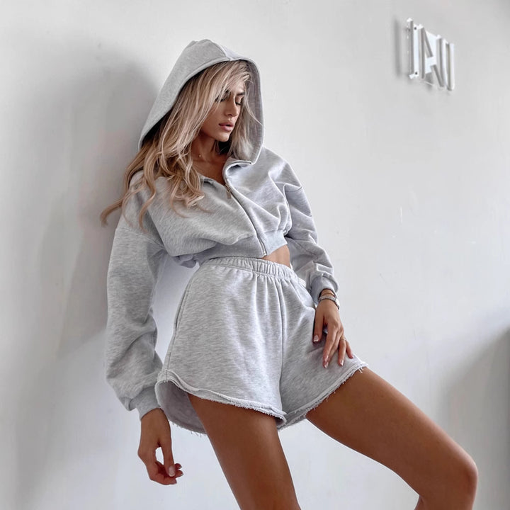 Damen sportliches Loungewear-Set mit cropped Hoodie und lässigen Shorts