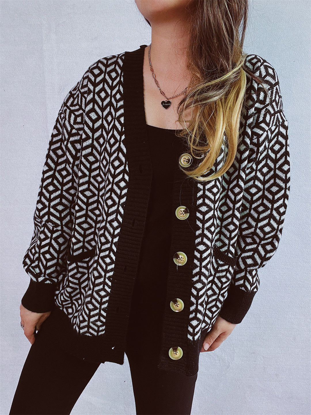 Damen Strickjacke mit geometrischem Muster und Knopfdetails Drune