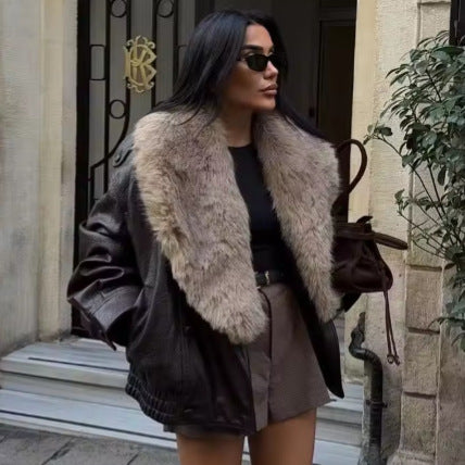 Damen nan kurze Lederjacke mit voluminösem Fellkragen, elastischem Bund und aufgesetzten Eingrifftaschen Drune