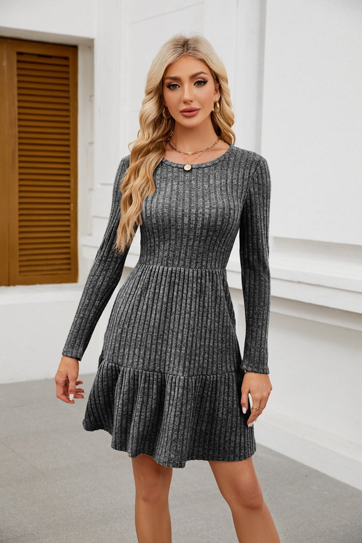 Damen gestricktes Midikleid mit voluminösem Rockteil und feiner Rippenstruktur Drune